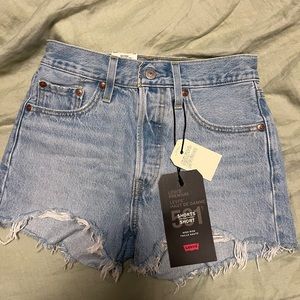 NWT Levi’s 501 shorts size 24